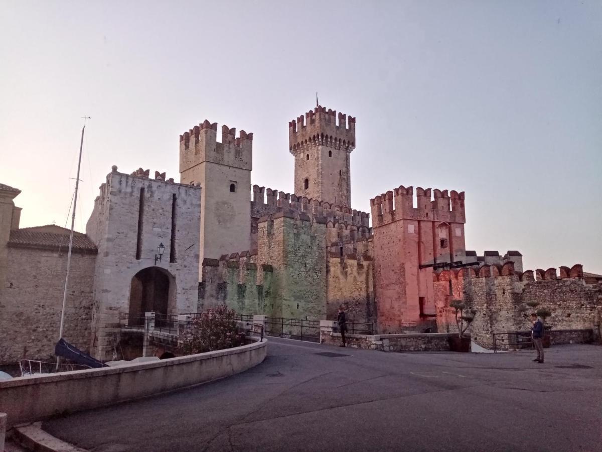 Villetta Daniela - A Due Passi Dalla Spiaggia Sirmione Eksteriør billede